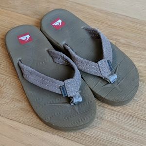 Boys Quiksilver khaki flip flops